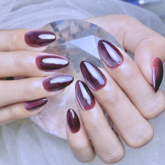 Cat-Eye Gel nail design
